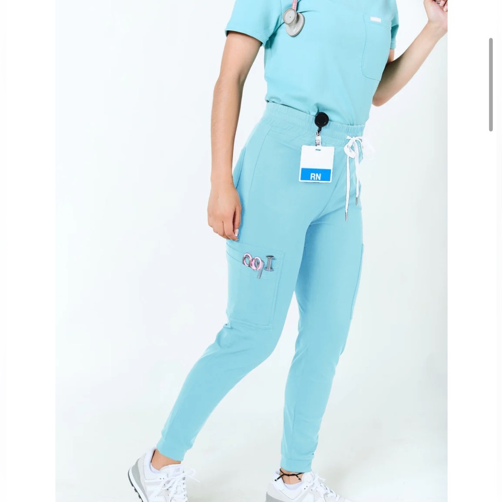 Scope scrubs Thea seafoam jogger and Harry one pocket top